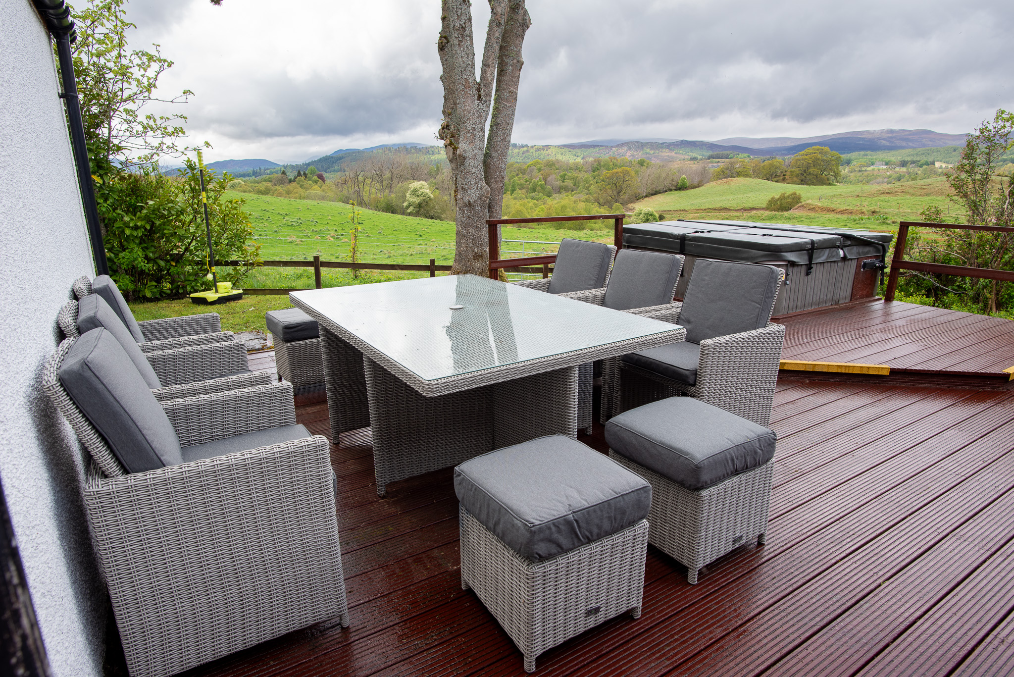 Balnacraig deck and outdoor seating