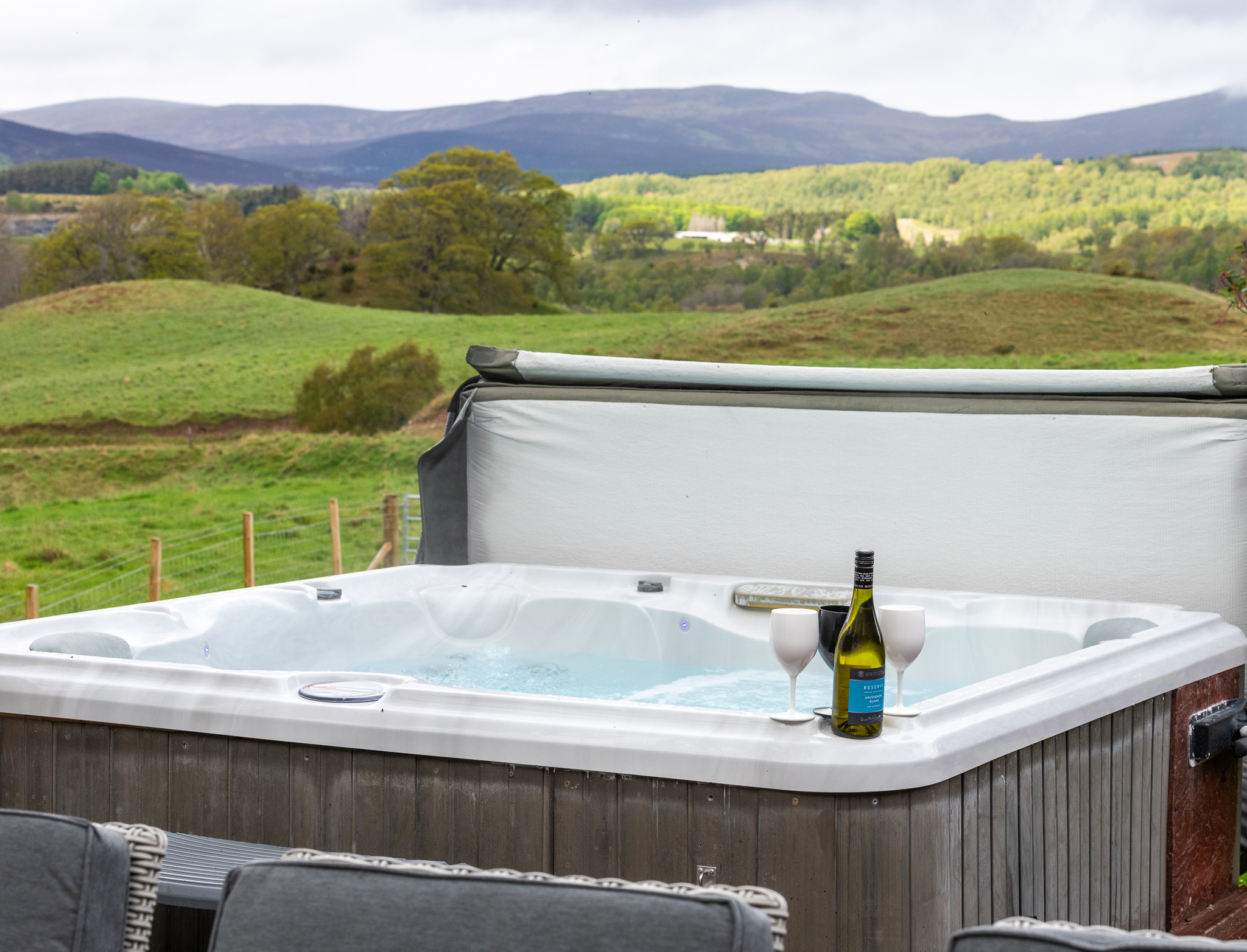 Balnacraig hot tub with mountain views